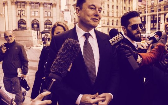 This Week on Crypto Twitter: Musk Pumps Dogecoin and Mocks Warren, Melania Trump Goes NFT