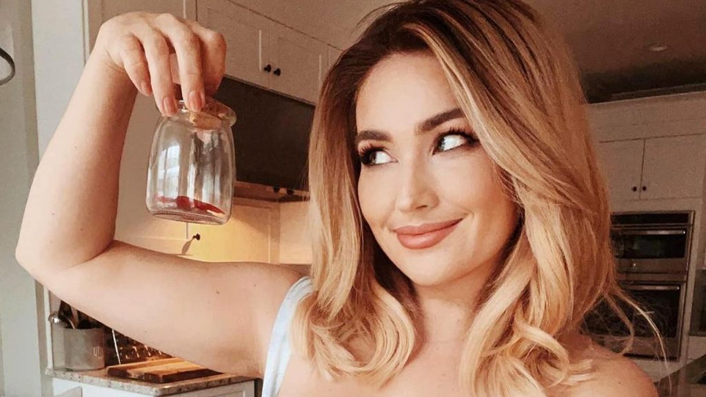 Wind-Breaking NFTs: Reality Star Who Made $200K Selling Farts in Mason Jars Launches NFT Collection