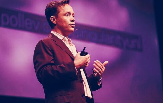 Bitcoin Celeb Brock Pierce Outspending Rivals in Vermont Senate Race