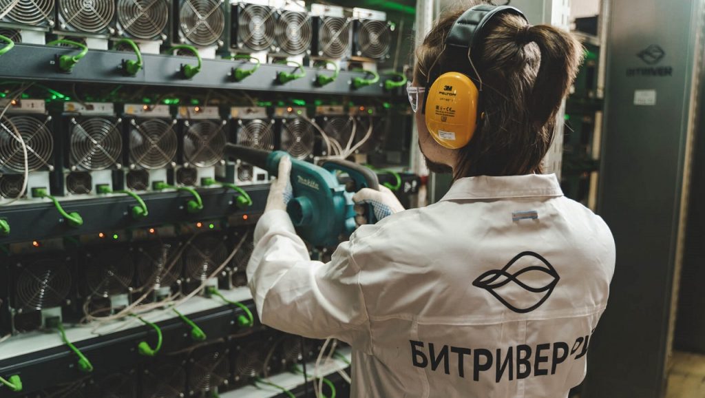 Russian Crypto Mining Giant Bitriver Considers Challenging US Sanctions