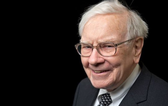 Warren Buffett Likens Bitcoin to Gambling and Chain Letters in Recent Interview