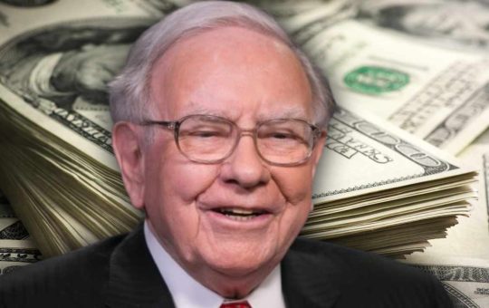 Warren Buffett Sees No Alternative to US Dollar as Reserve Currency — Berkshire Holding $188 Billion in Cash